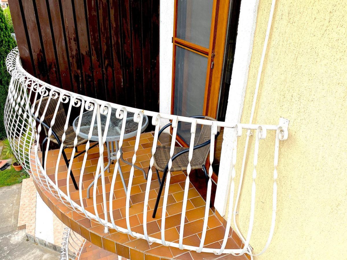 Unio Vendégház 2 Siófok Esterno foto